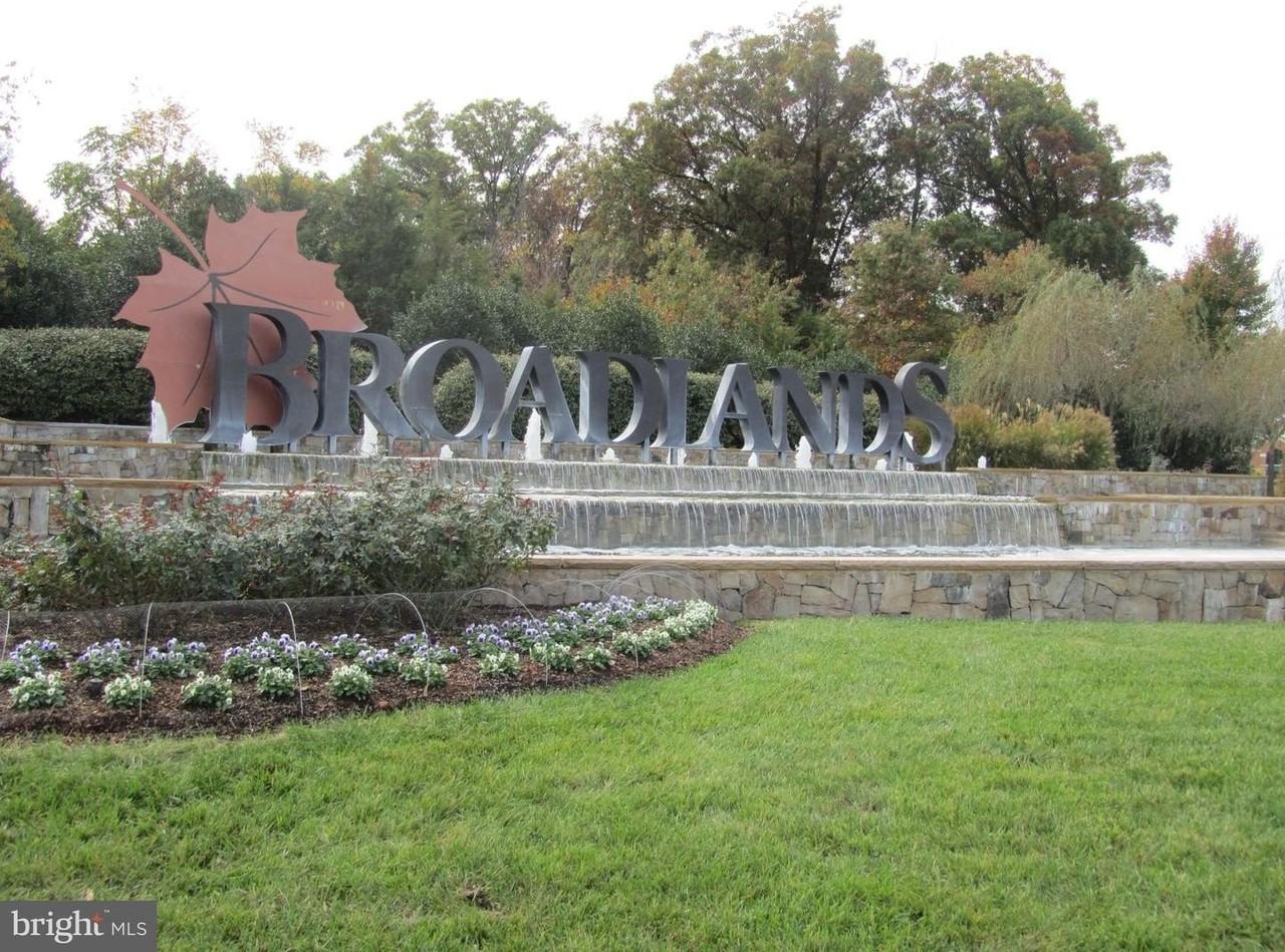 22050 Dilworth Sq - Photo 6 of 50