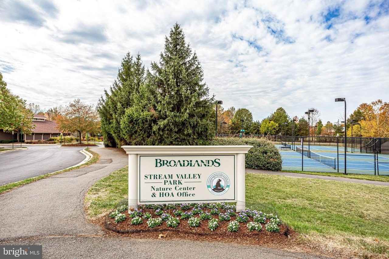 22050 Dilworth Sq - Photo 7 of 50