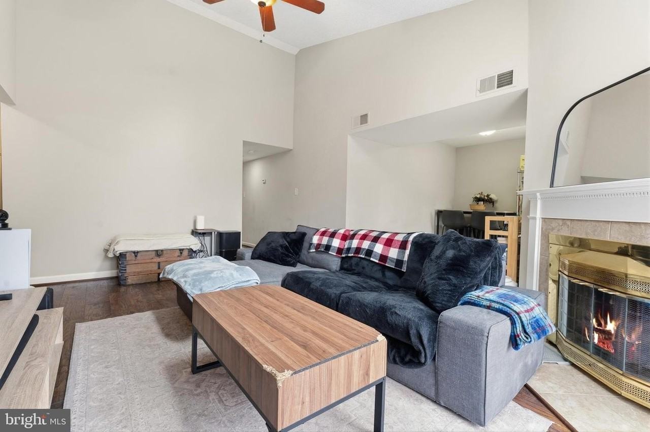 12219 Stevenson Ct - Photo 6 of 20