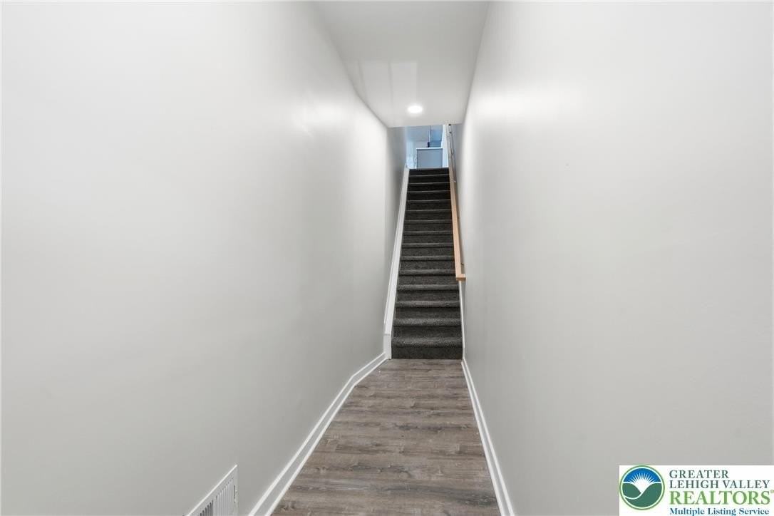 1425 W Gordon St - Photo 2 of 24