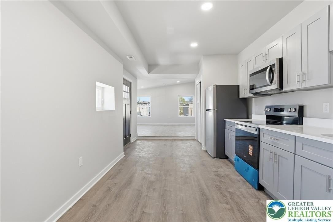 1425 W Gordon St - Photo 3 of 24