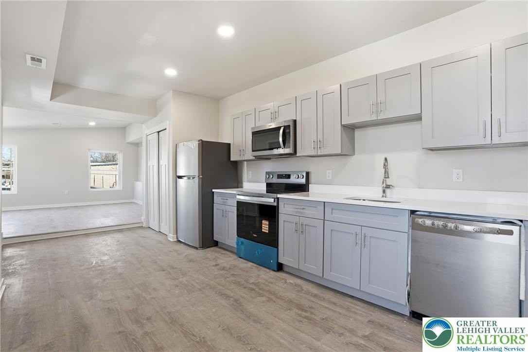 1425 W Gordon St - Photo 4 of 24