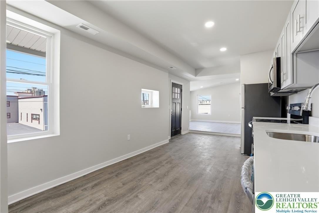 1425 W Gordon St - Photo 5 of 24