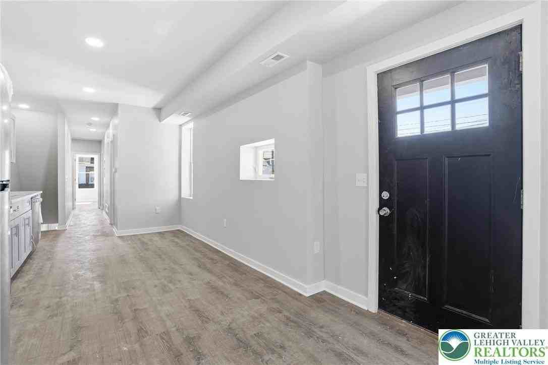 1425 W Gordon St - Photo 6 of 24