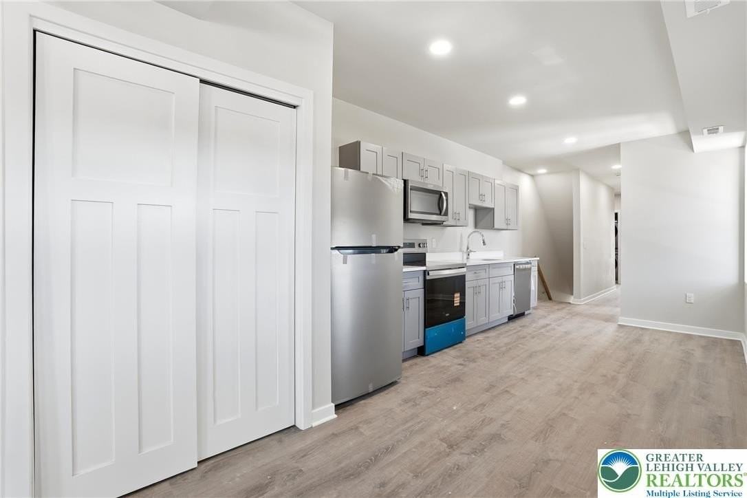 1425 W Gordon St - Photo 7 of 24