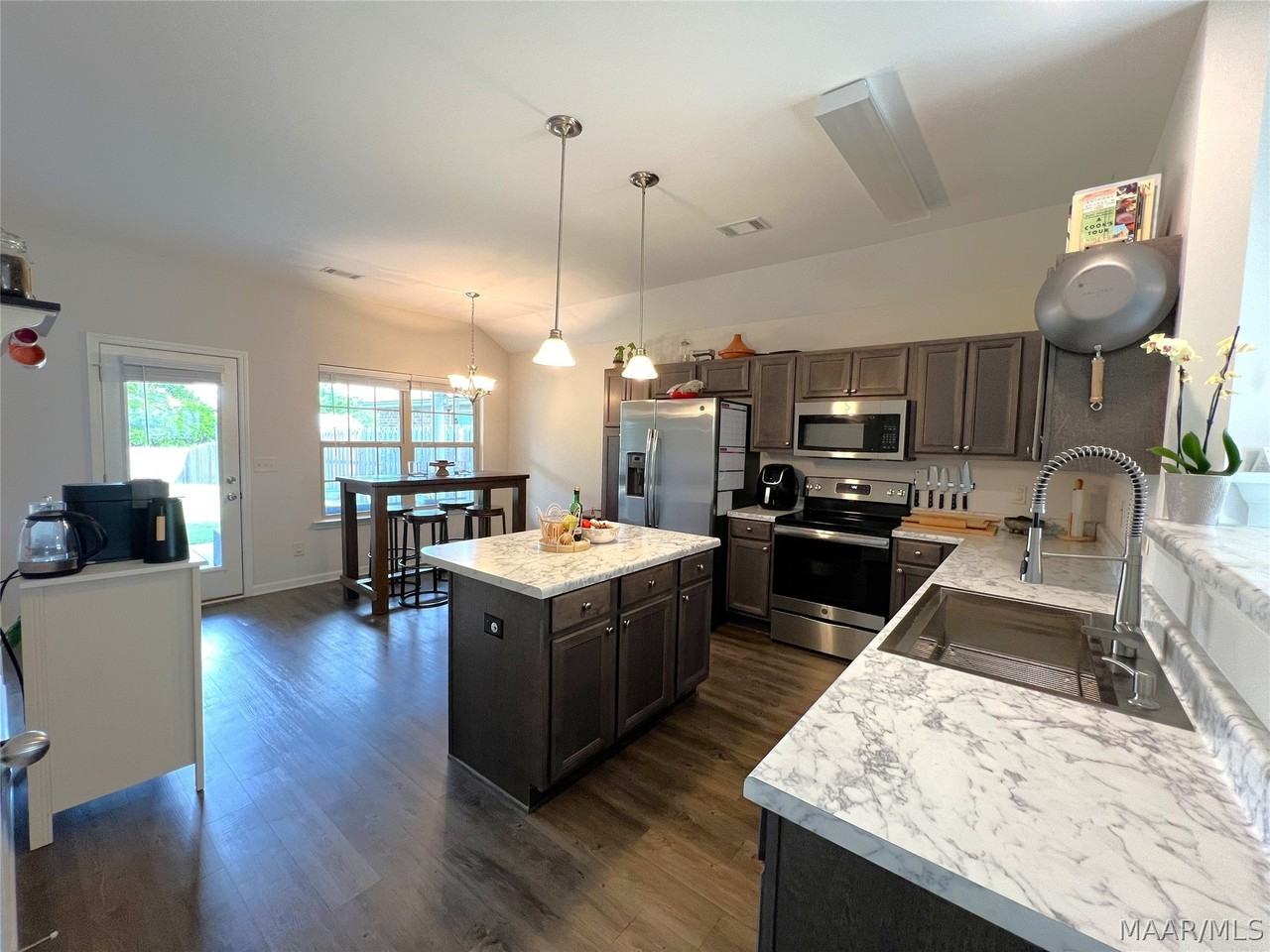 467 Buena Vista Way - Photo 4 of 34