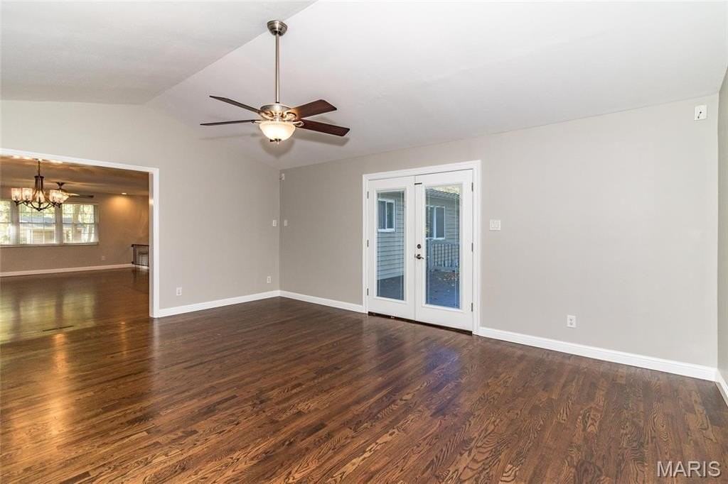 123 Oakside Ln - Photo 3 of 27