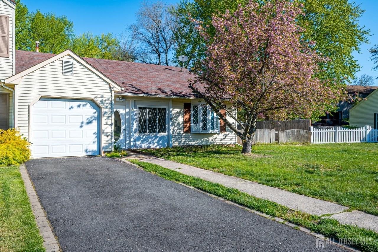 6 Woodbury Rd - Photo 2 of 32