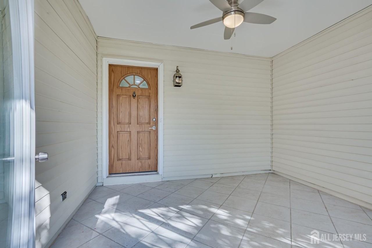 6 Woodbury Rd - Photo 4 of 32