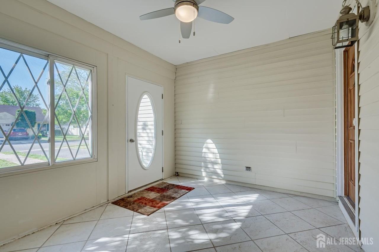 6 Woodbury Rd - Photo 5 of 32