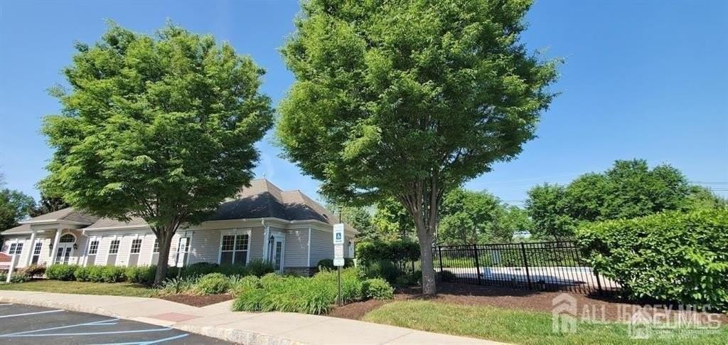 725 Timberlake Dr - Photo 4 of 24