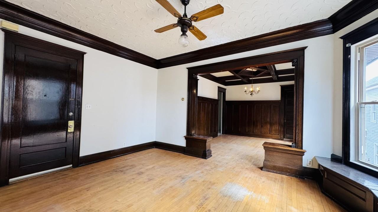 1024 E Brady St #1 - Photo 5 of 10