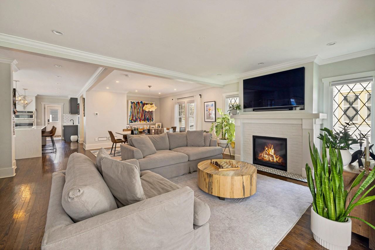 4445 N Frederick Ave - Photo 3 of 25