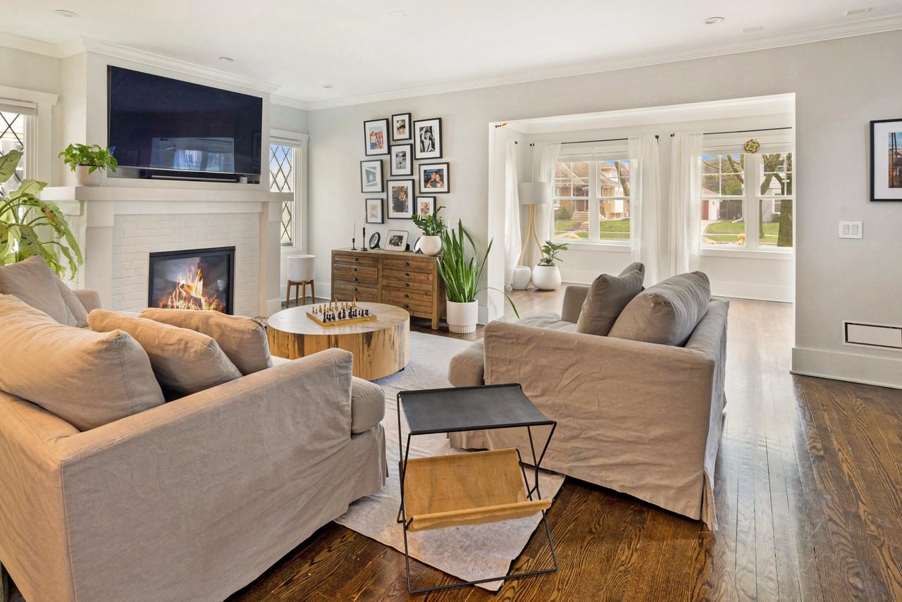 4445 N Frederick Ave - Photo 4 of 25