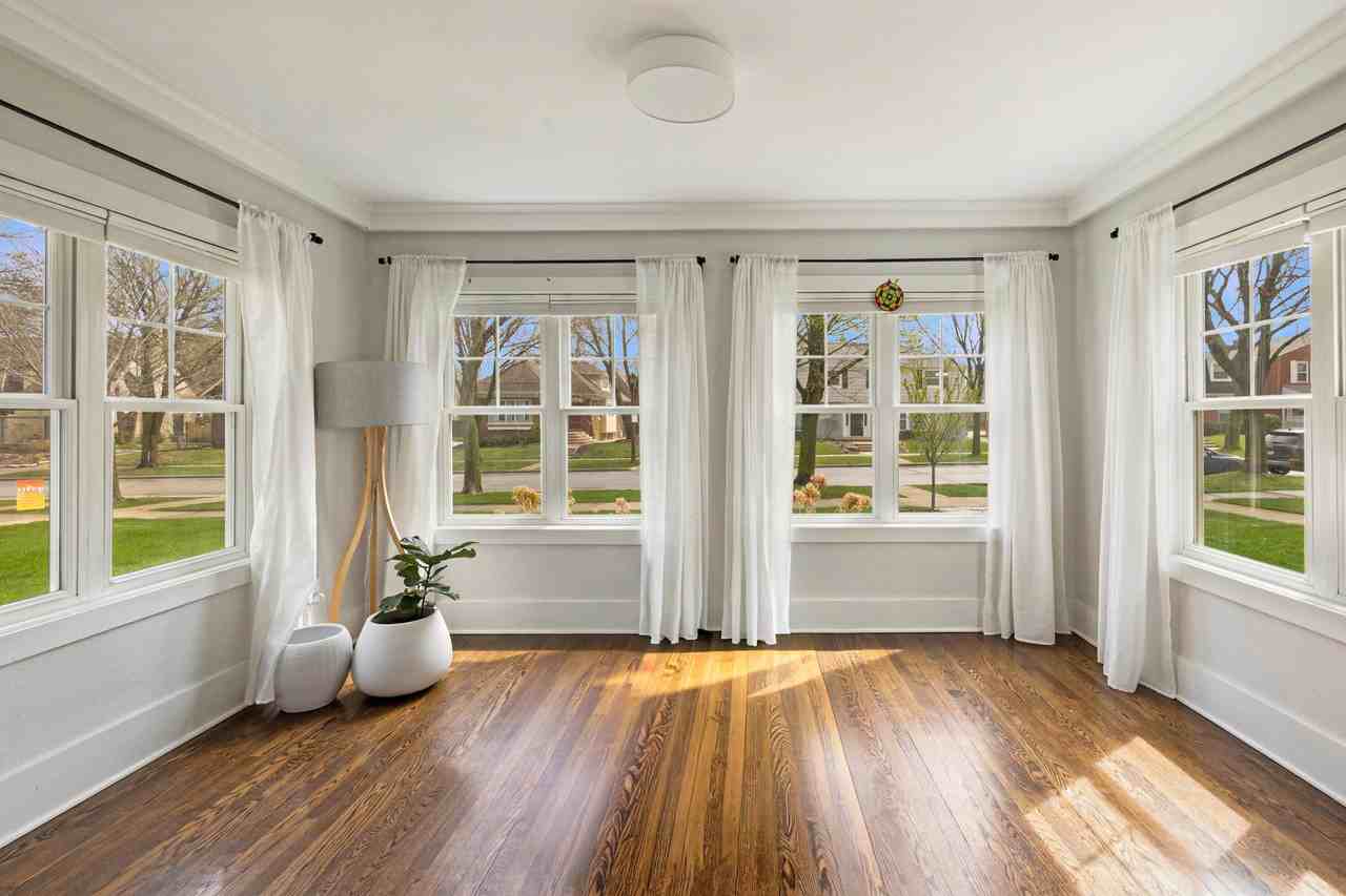 4445 N Frederick Ave - Photo 5 of 25