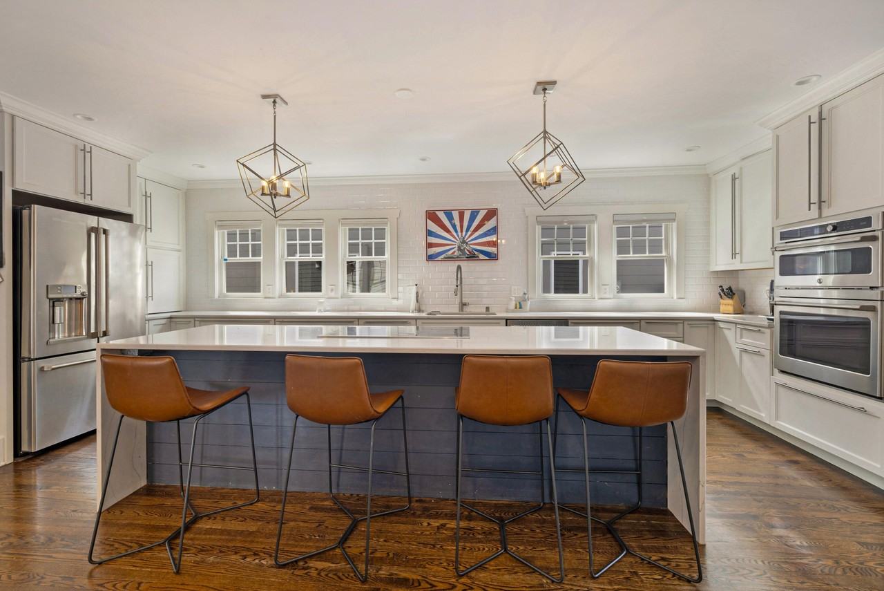 4445 N Frederick Ave - Photo 6 of 25