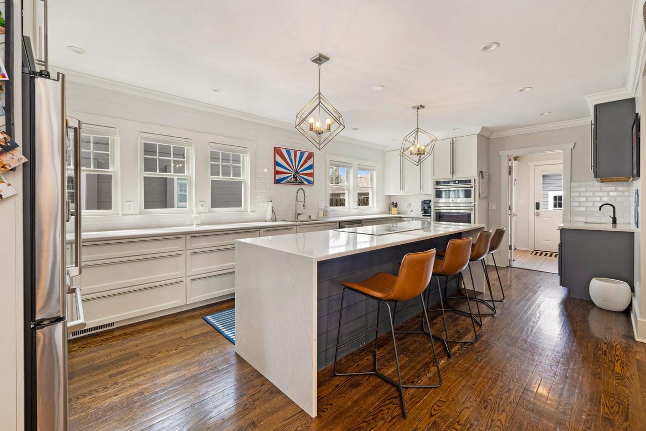 4445 N Frederick Ave - Photo 7 of 25