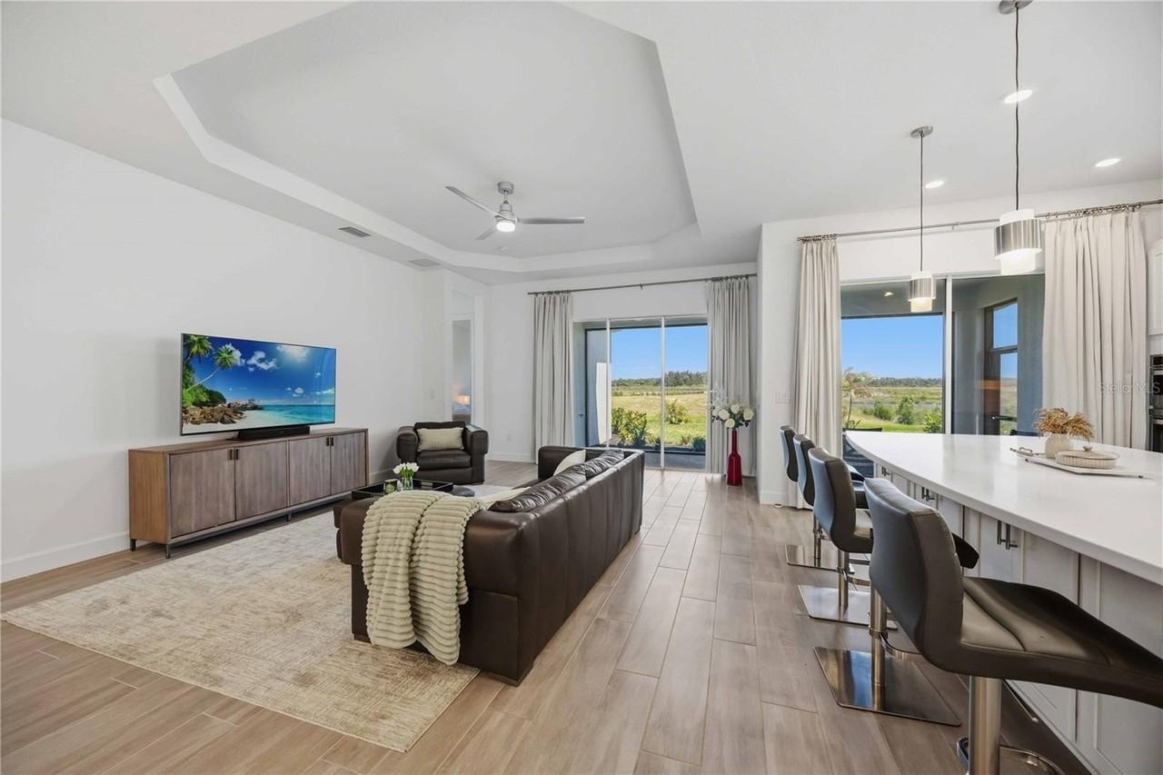 10116 Silent Night Ln - Photo 7 of 50