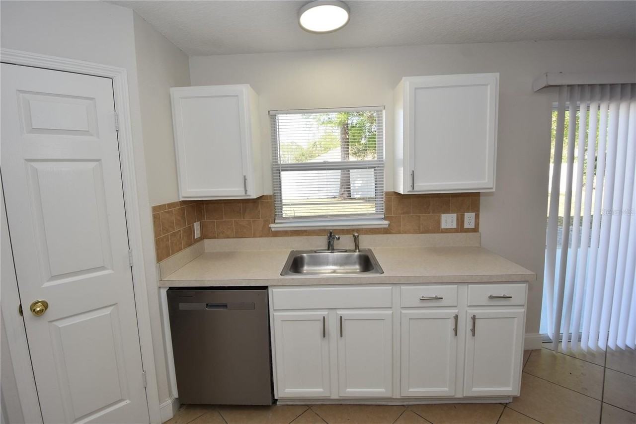 3 Sea Beacon Pl - Photo 7 of 26