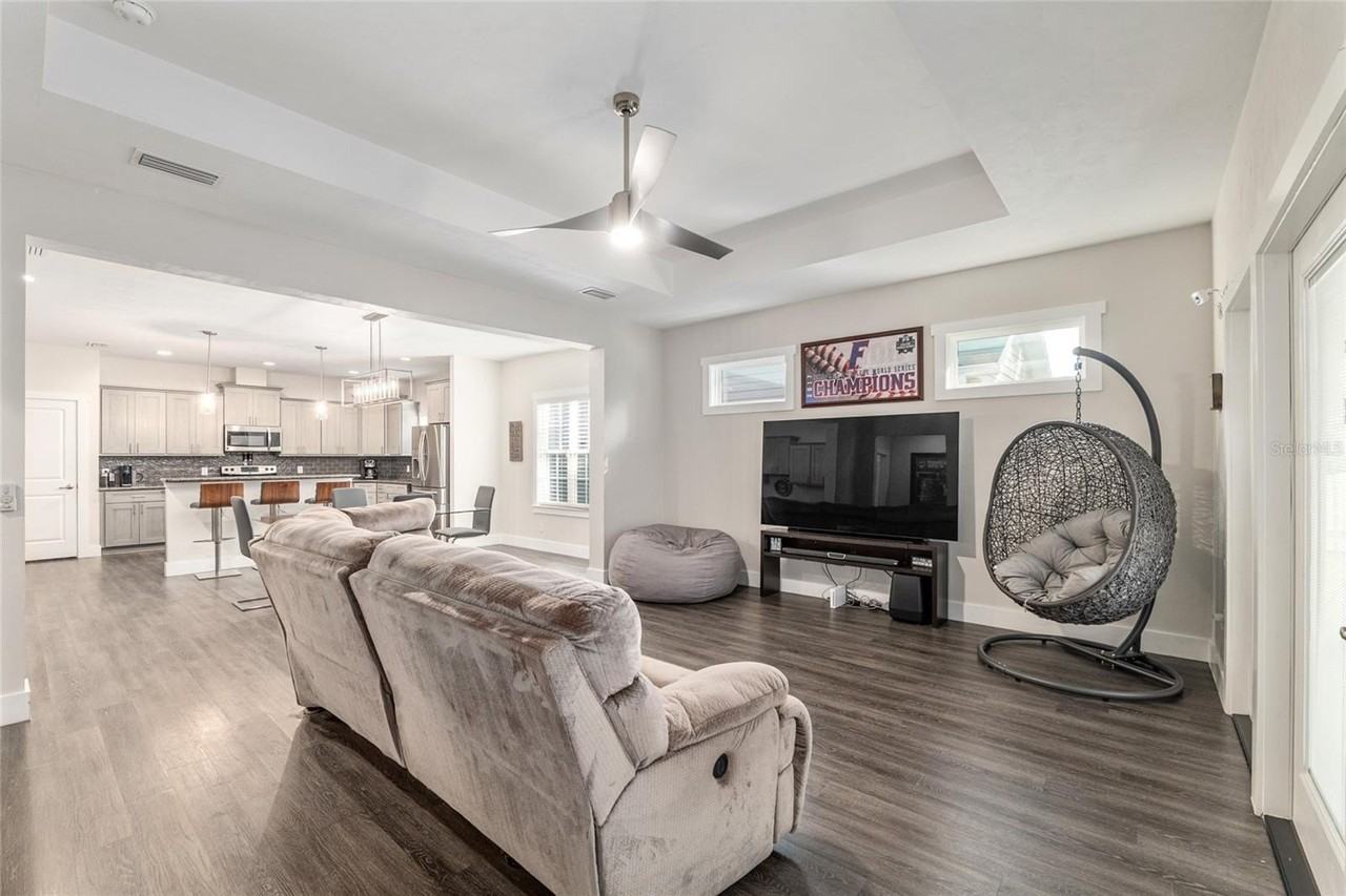 1412 Nw 121st Way - Photo 7 of 37