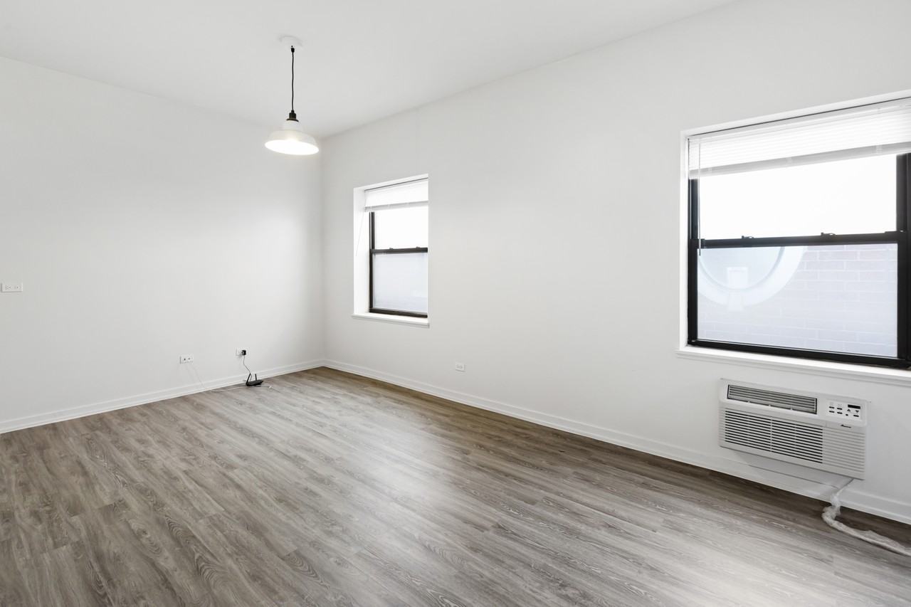 1136 W Wilson Ave #306 - Photo 2 of 11