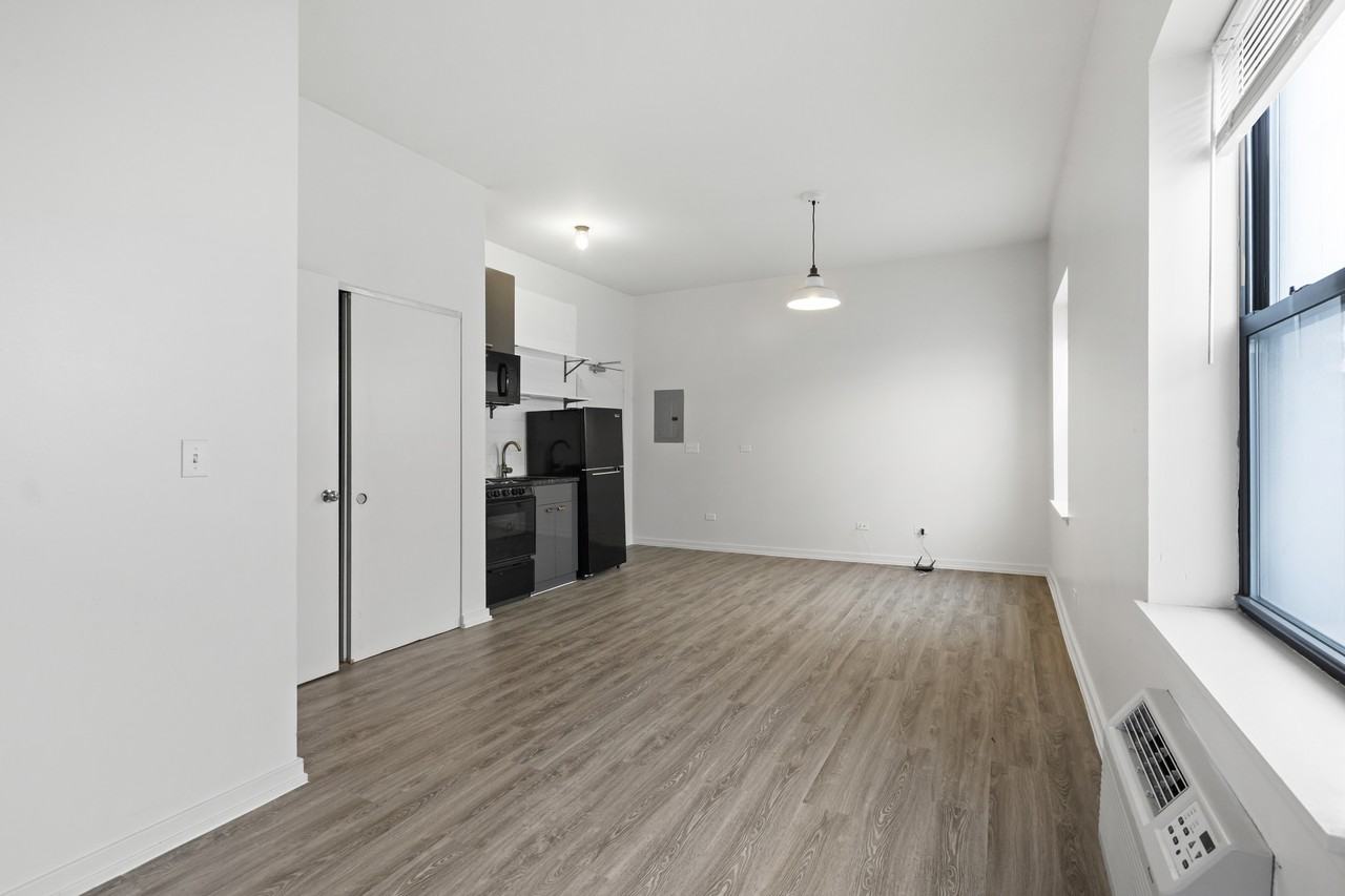 1136 W Wilson Ave #306 - Photo 3 of 11