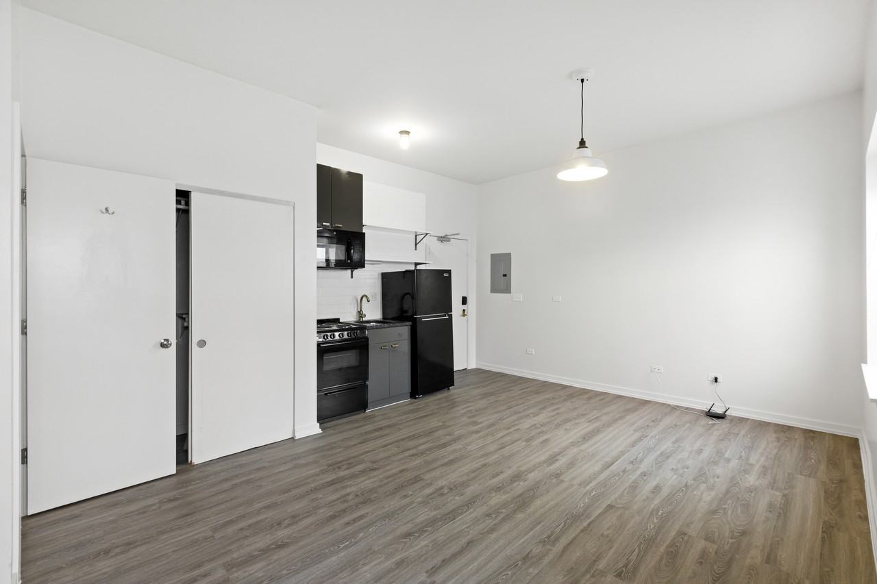 1136 W Wilson Ave #306 - Photo 7 of 11