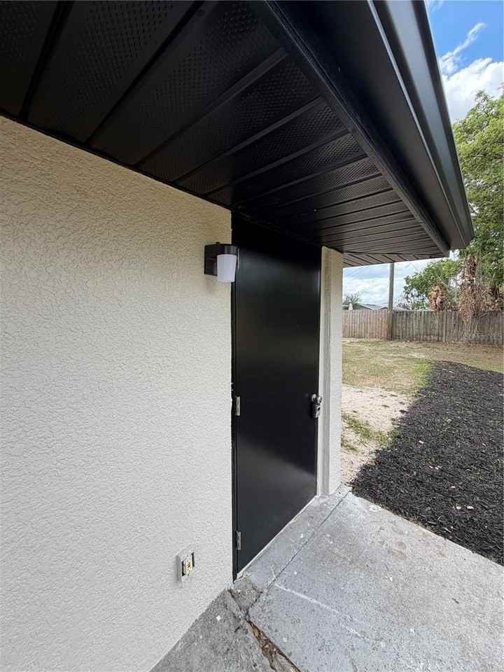 783 Eldridge St #B - Photo 2 of 28