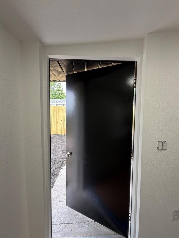 783 Eldridge St #B - Photo 3 of 28