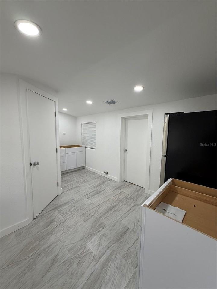 783 Eldridge St #B - Photo 4 of 28