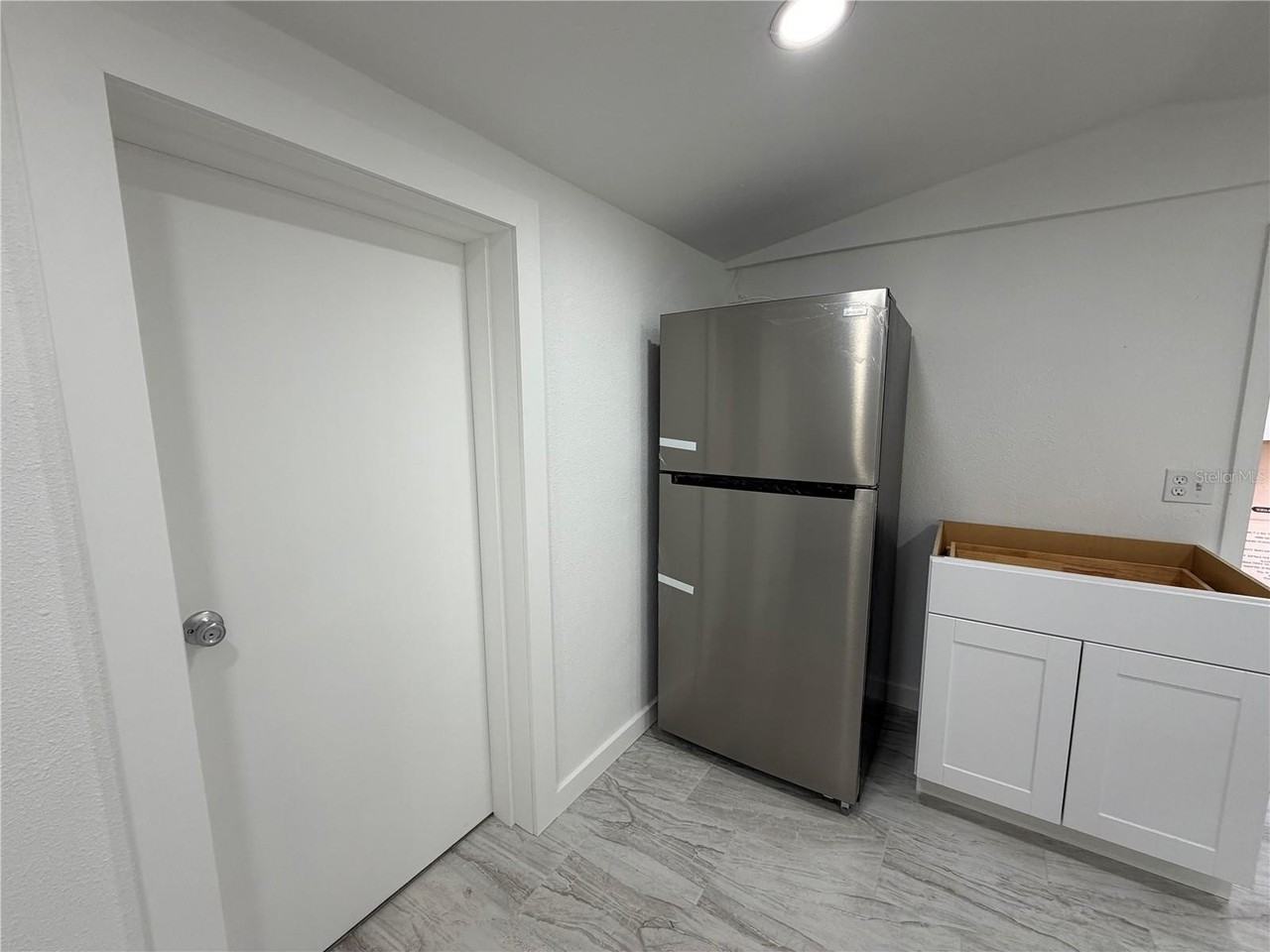 783 Eldridge St #B - Photo 7 of 28