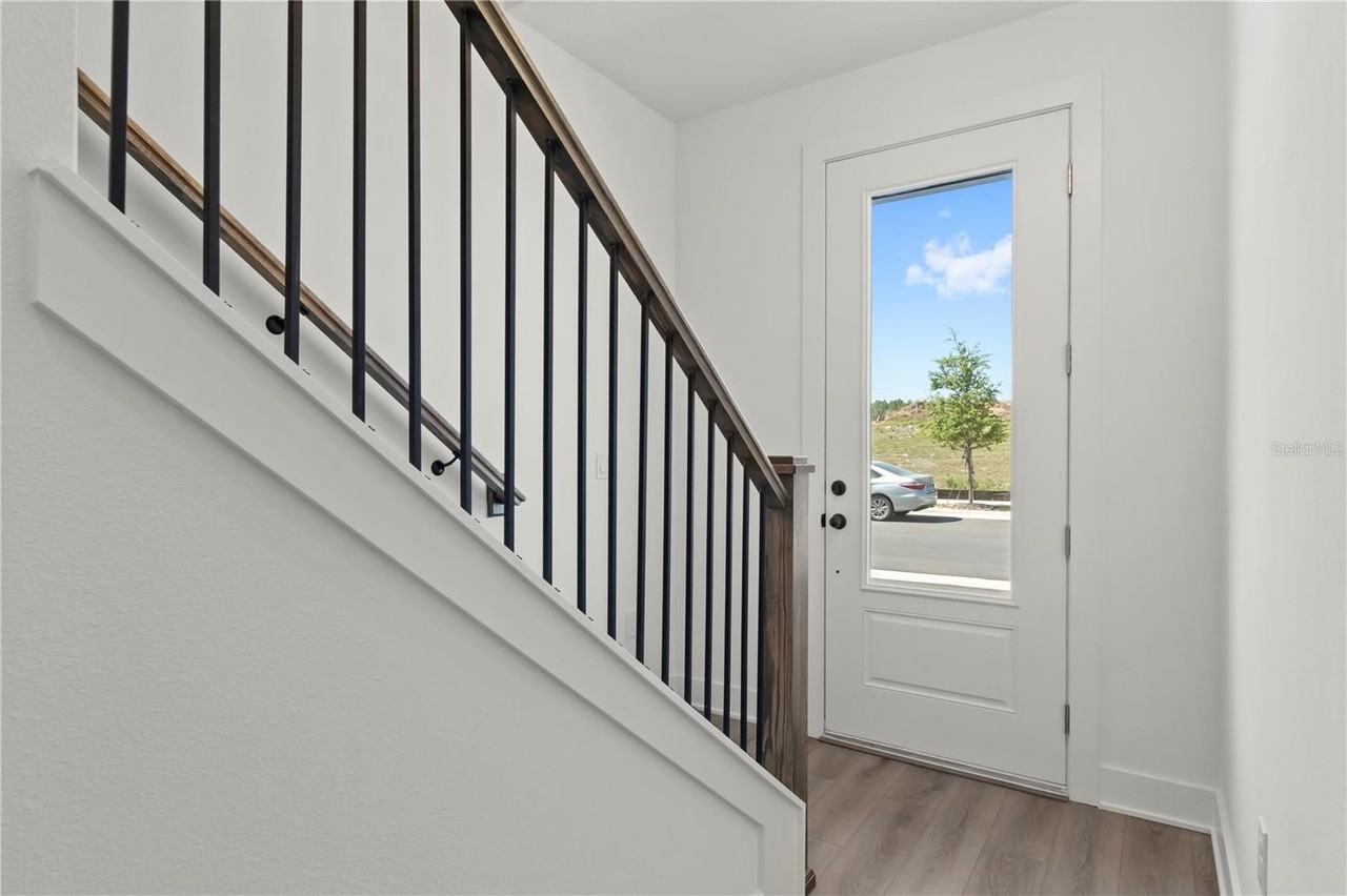 15363 Hamlin Park Dr - Photo 2 of 39