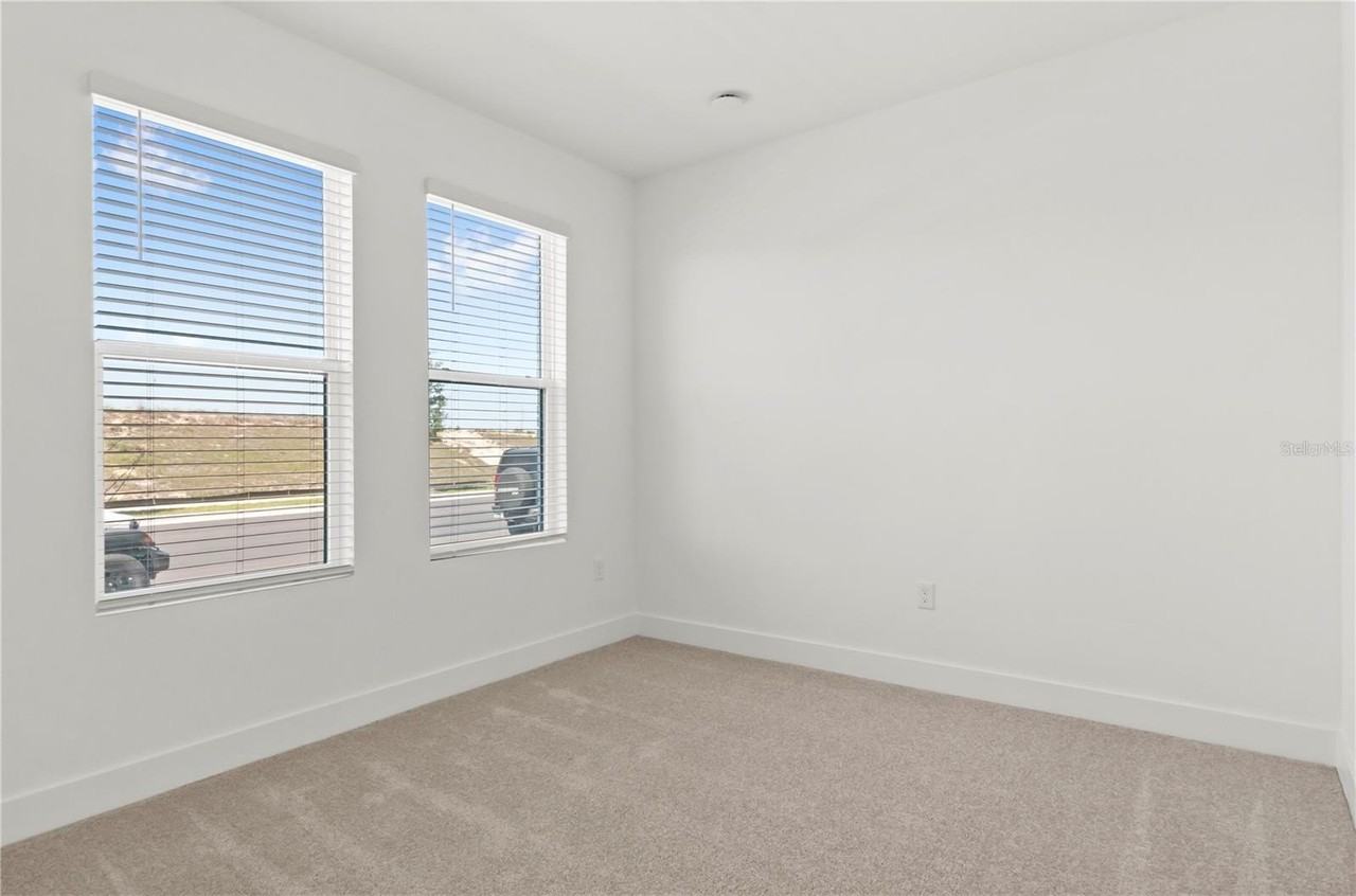 15363 Hamlin Park Dr - Photo 3 of 39