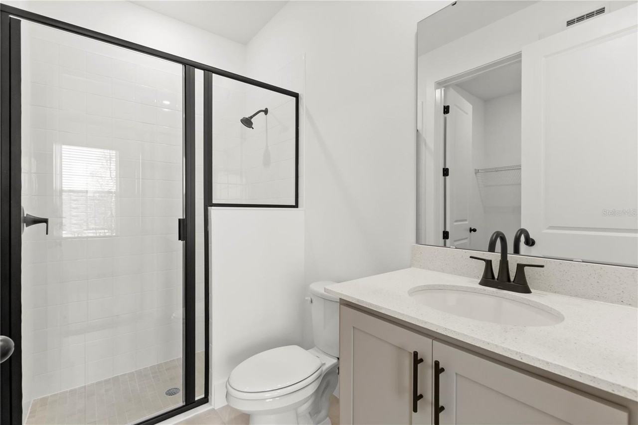 15363 Hamlin Park Dr - Photo 5 of 39