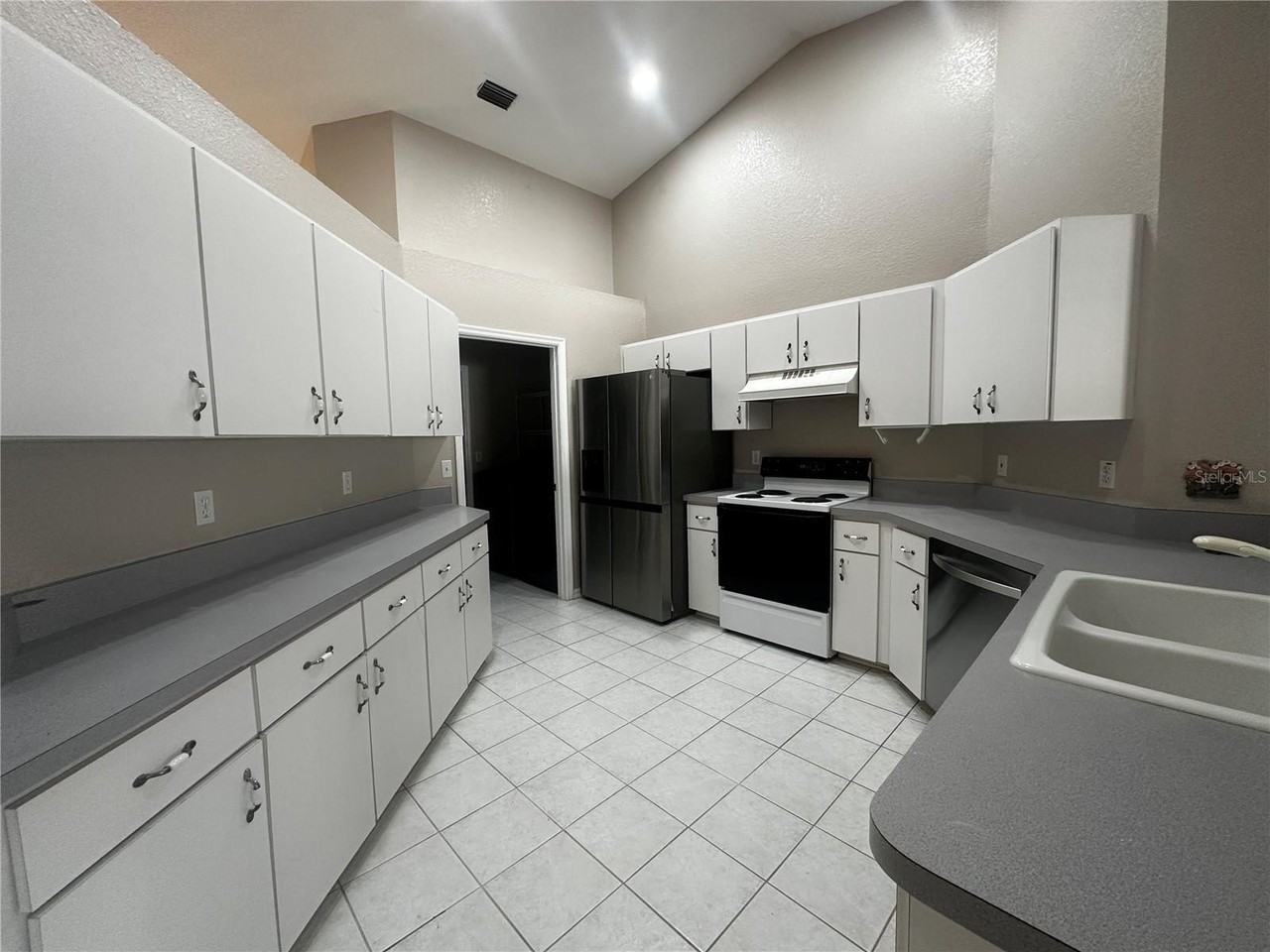 10061 Sw 74th Ter - Photo 6 of 28