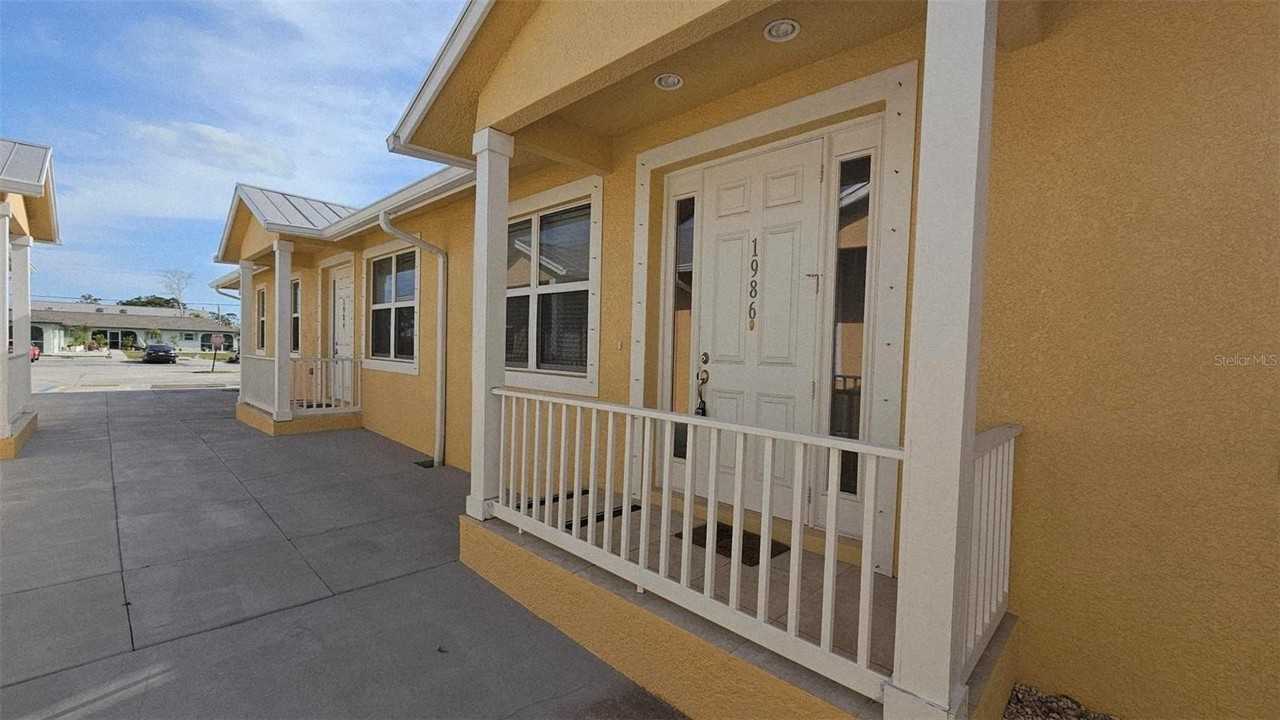 1986 Mississippi Ave - Photo 2 of 32