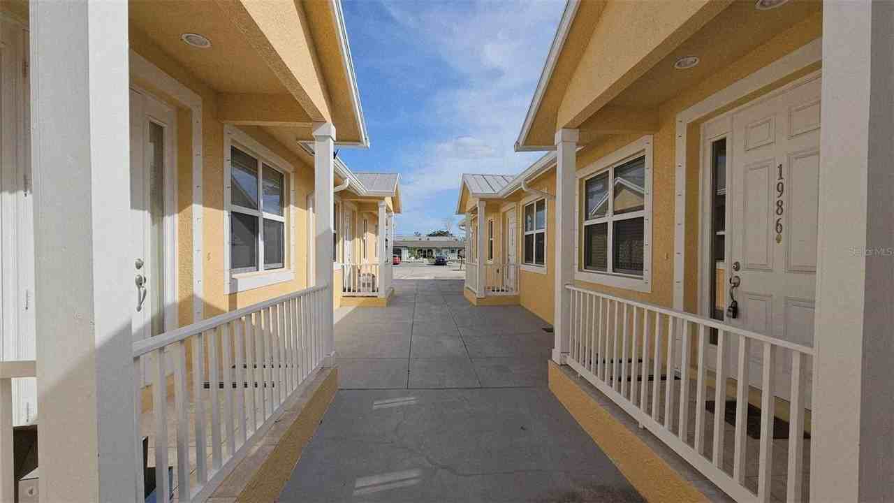 1986 Mississippi Ave - Photo 3 of 32