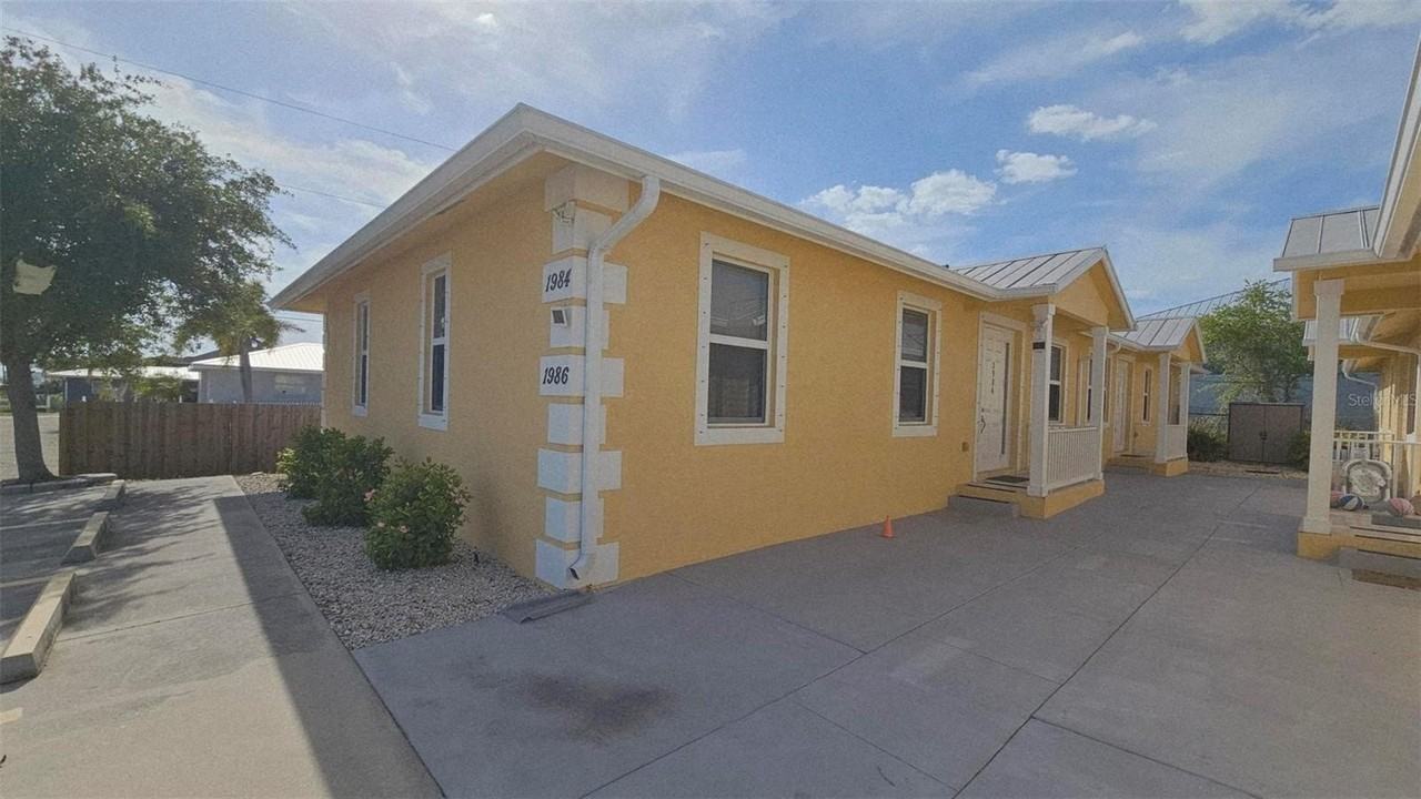 1986 Mississippi Ave - Photo 4 of 32