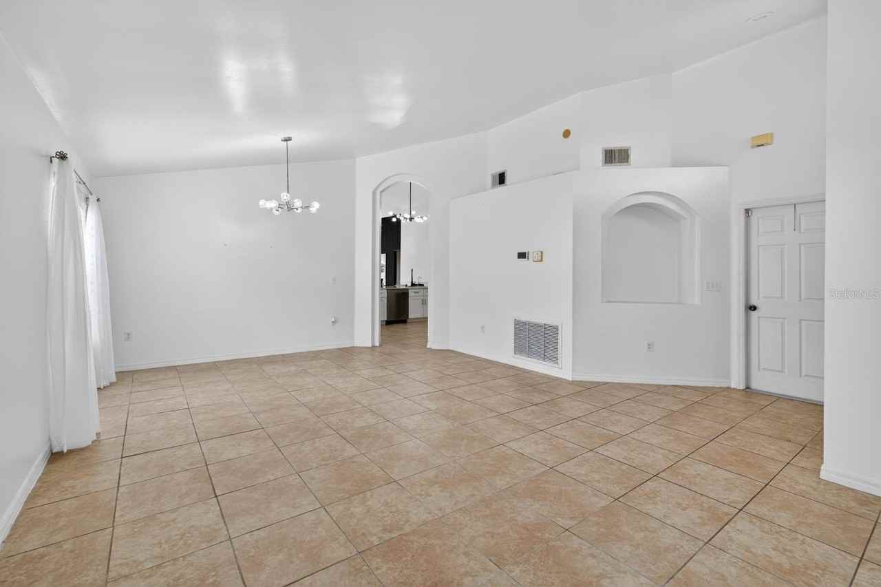 419 Buckingham Cir - Photo 2 of 18