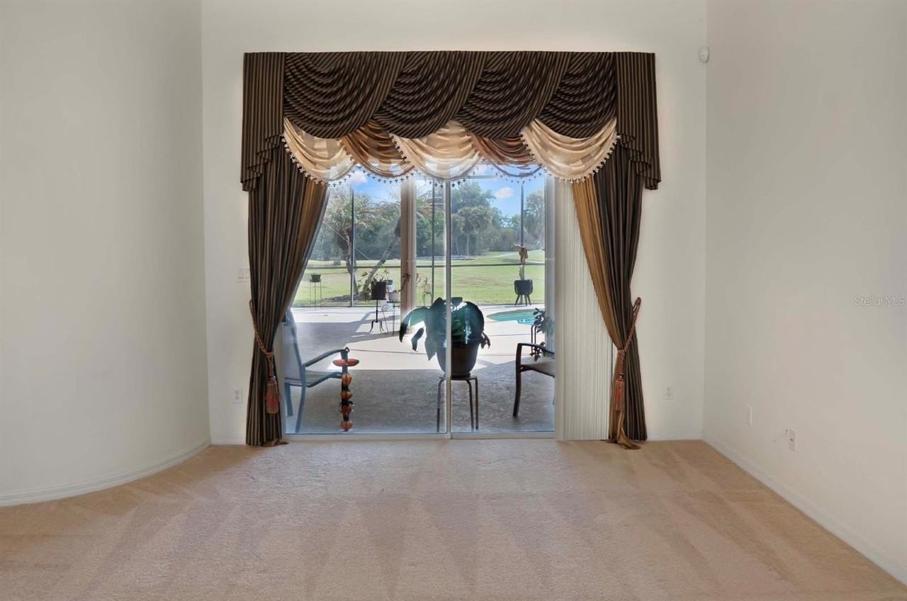 215 Strathmore Cir - Photo 4 of 24