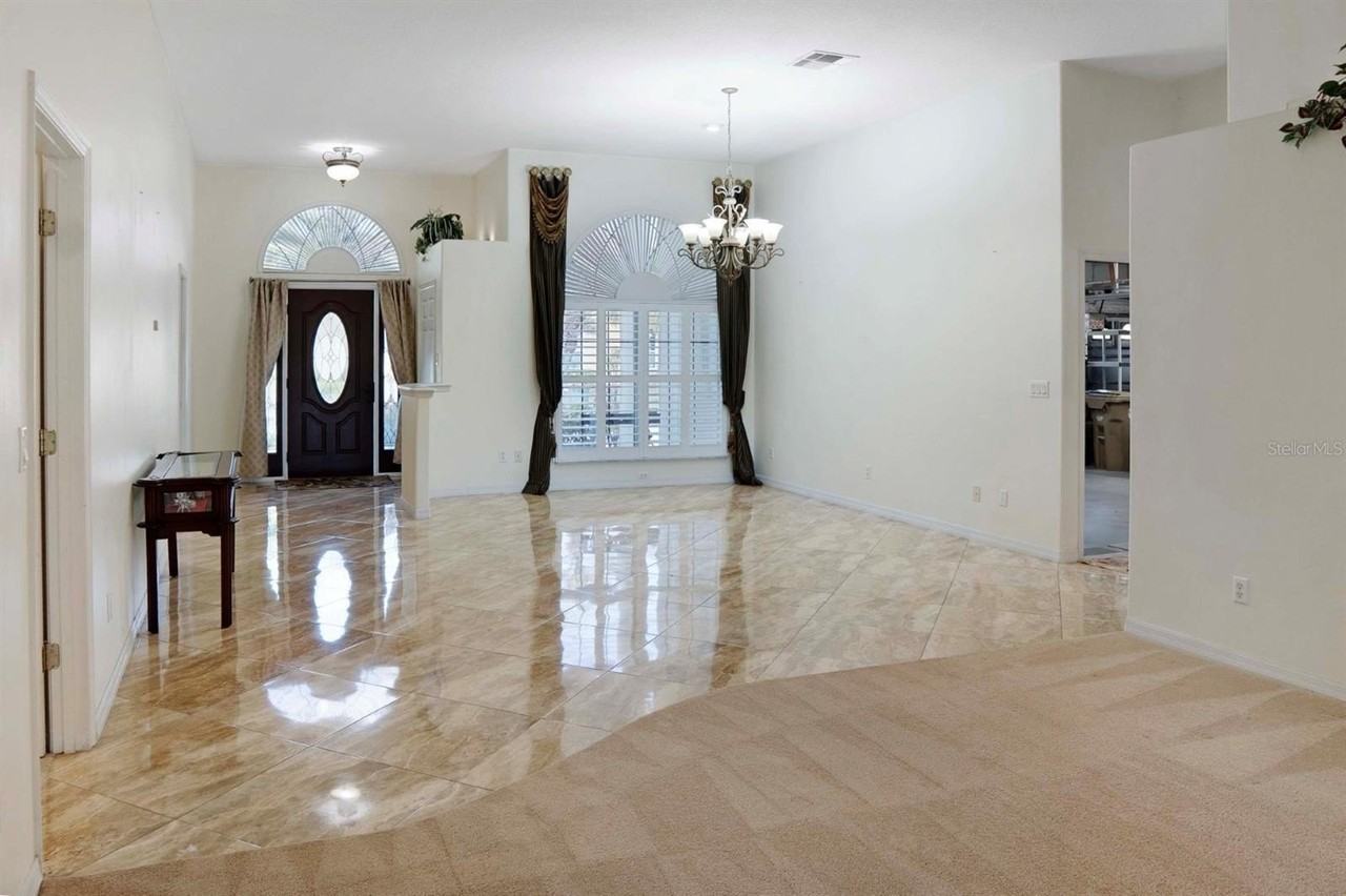 215 Strathmore Cir - Photo 5 of 24