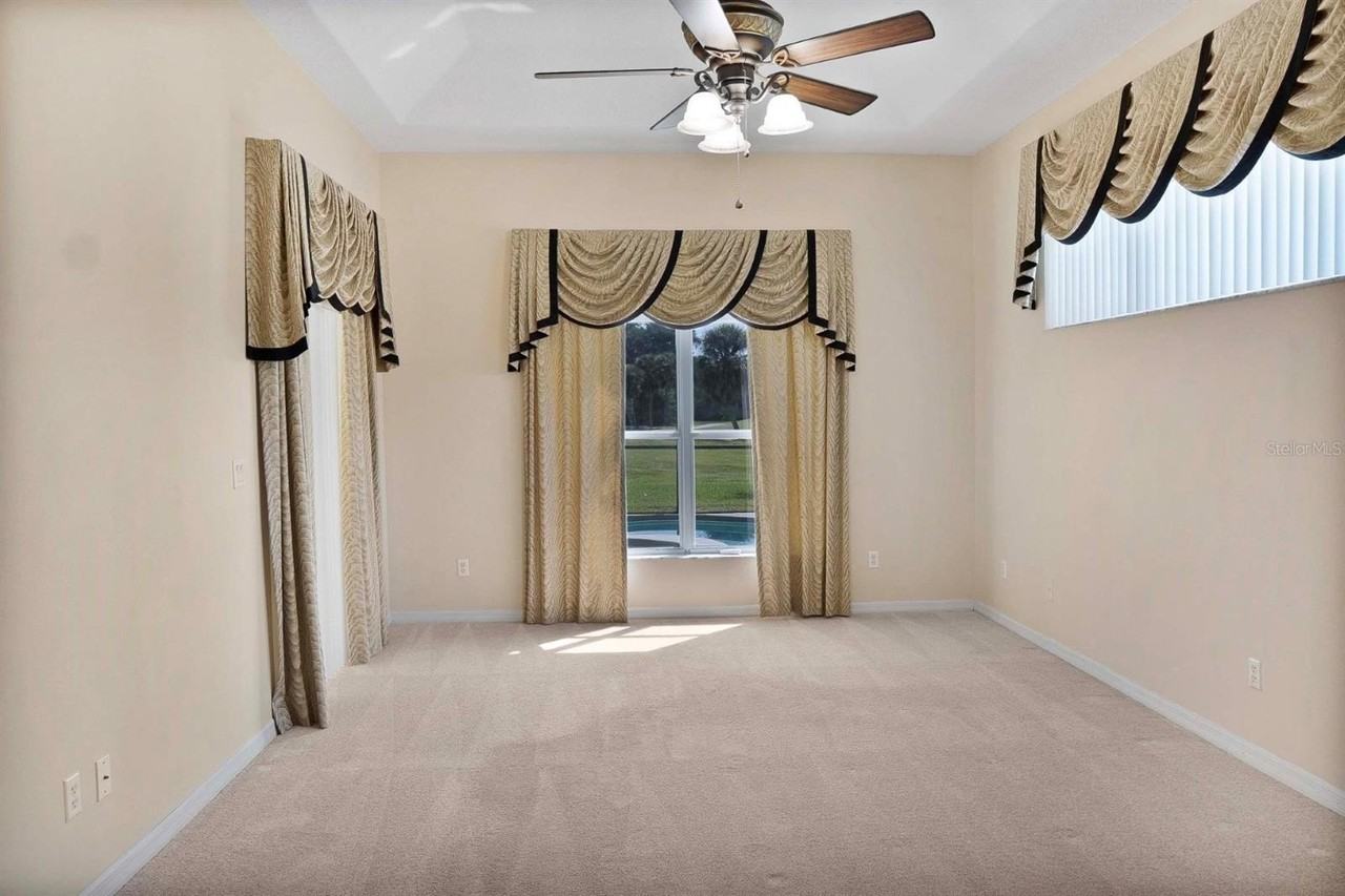 215 Strathmore Cir - Photo 6 of 24