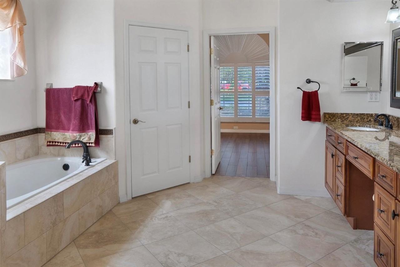 215 Strathmore Cir - Photo 7 of 24