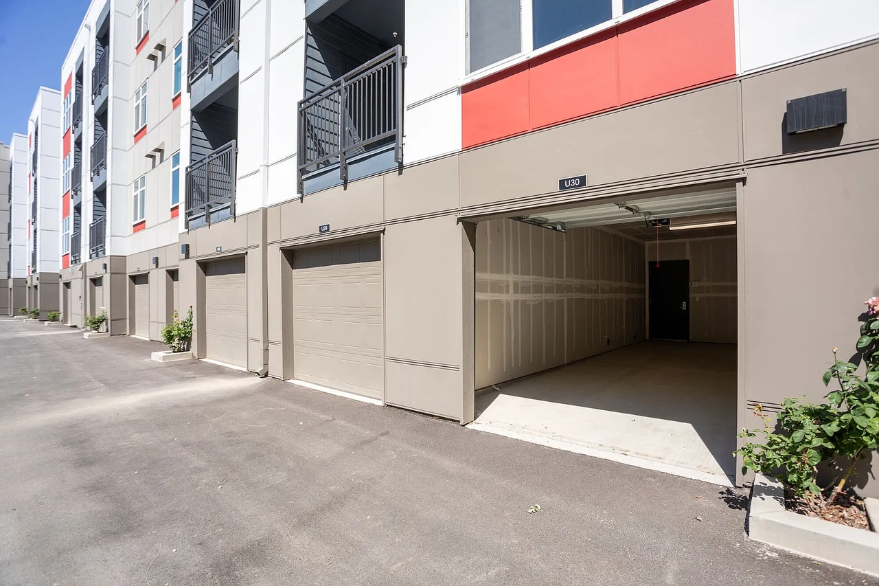 2301 Jefferson Boulevard, Unit 201 - Photo 6 of 19