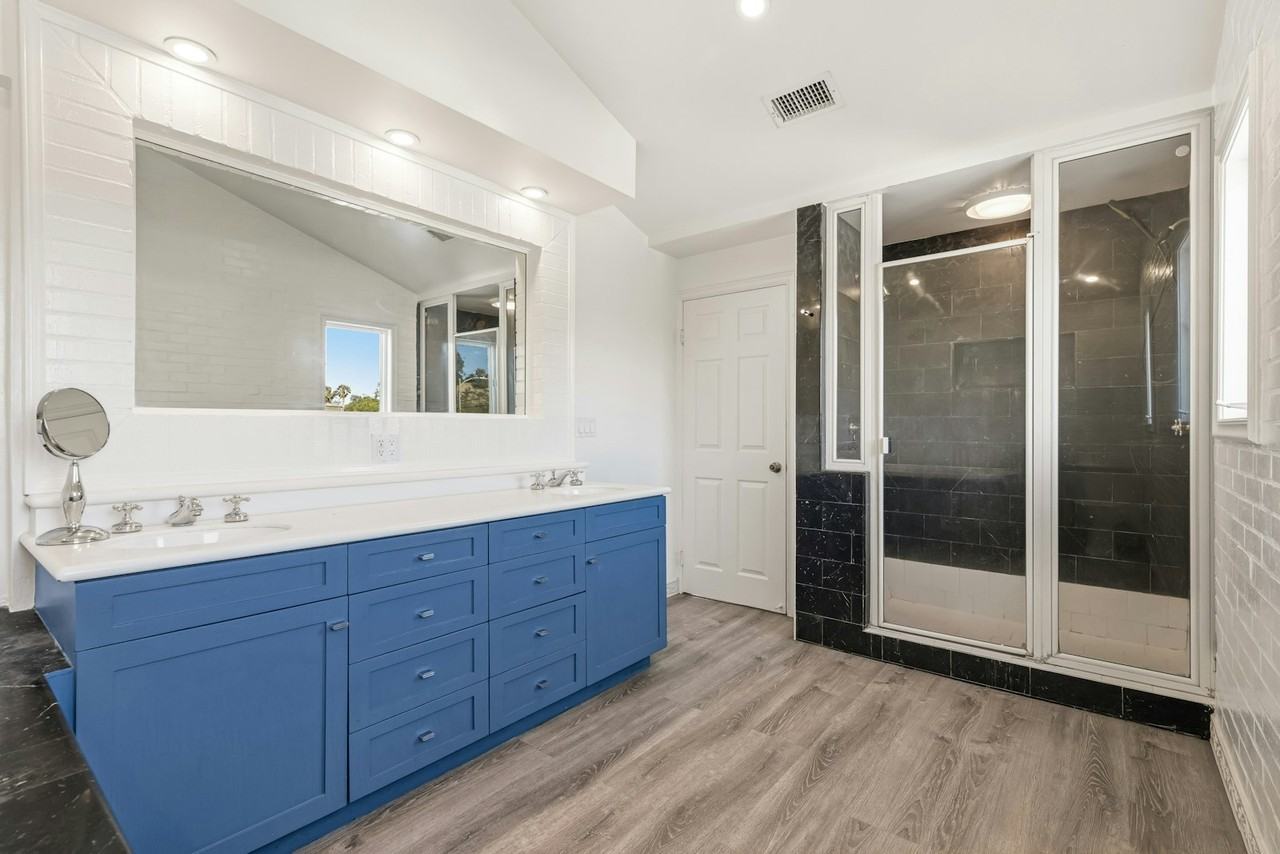 20305 Aetna St - Photo 5 of 36