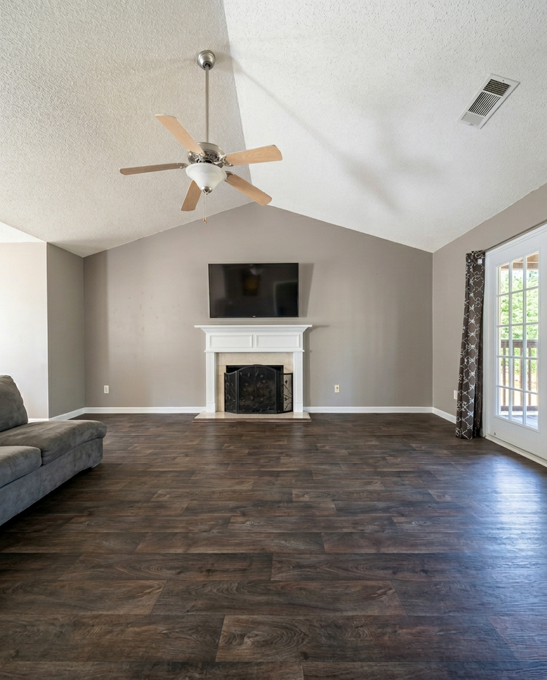 1885 Roxey Lane - Photo 3 of 14