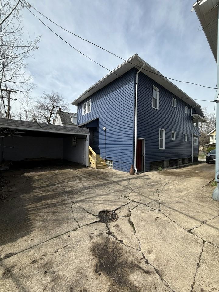 12104 Osceola Avenue, Unit Upper - Photo 3 of 13