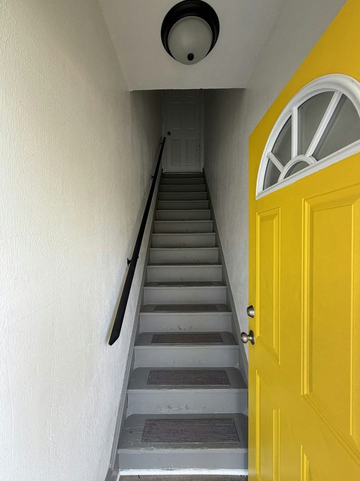 12104 Osceola Avenue, Unit Upper - Photo 4 of 13