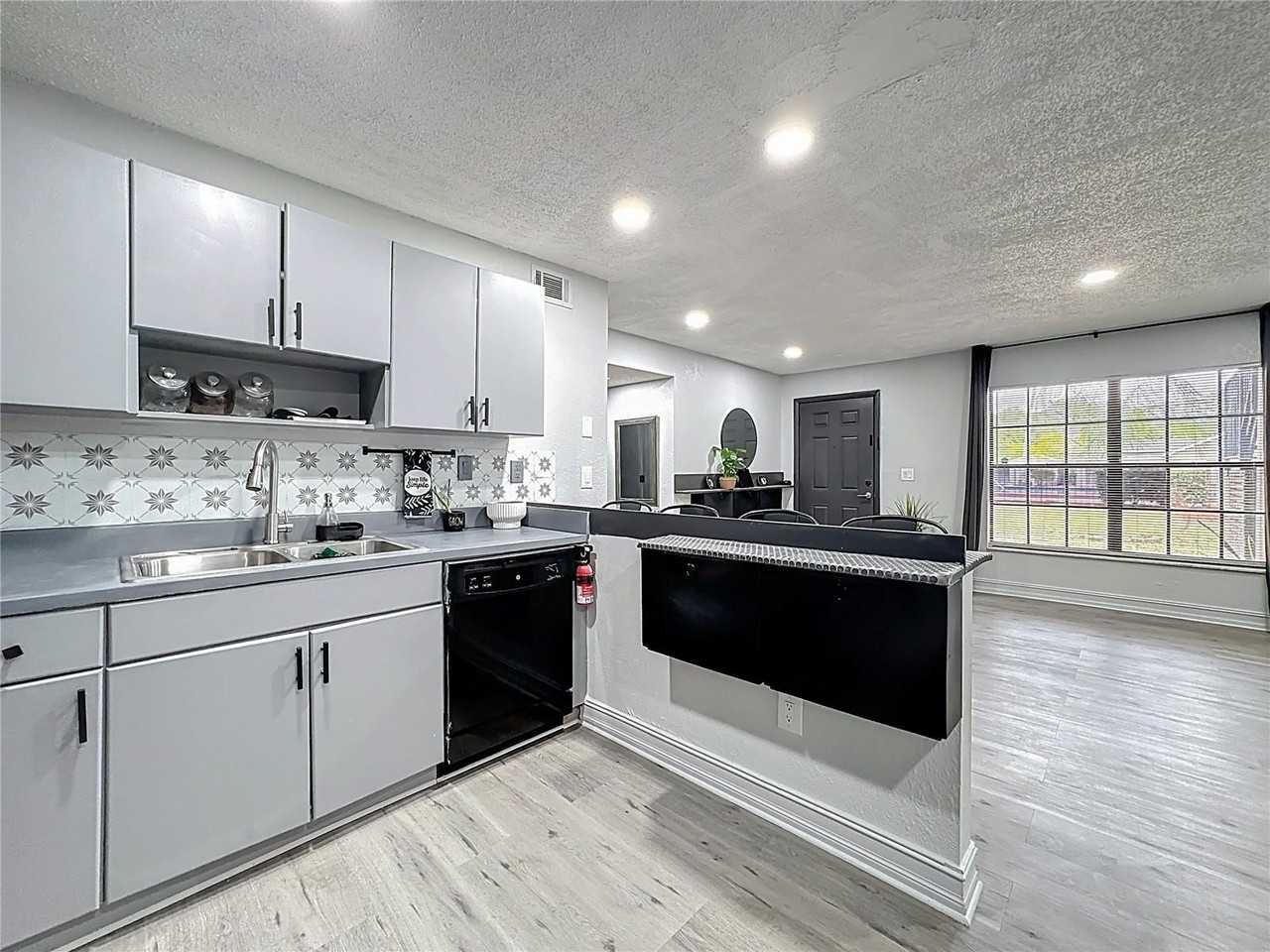 21027 Voyager Blvd #3 - Photo 6 of 26