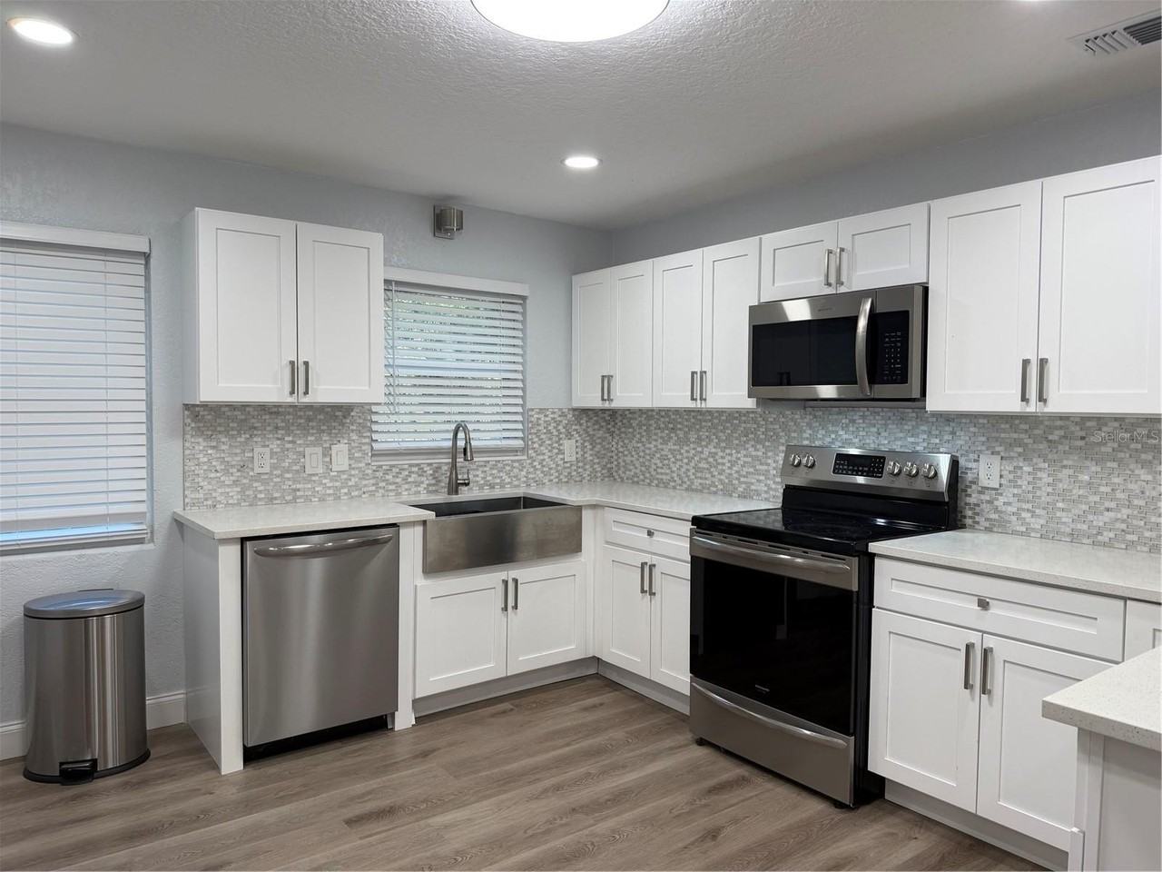 1947 Chenango Ave - Photo 5 of 23